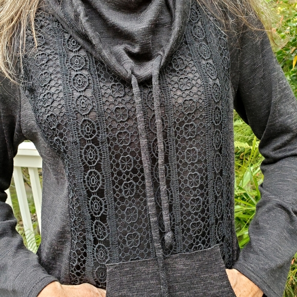 Black Large, nicely fitted shirt with lots of style. - Picture 1 of 14